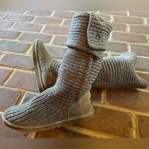 Ugg sweater boots sz 9